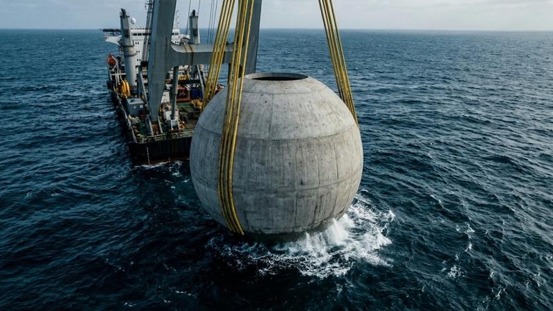 Esfera de concreto de 400 t submersa a 800 m pode tornar o oceano a maior bateria renovável