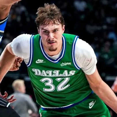 Novato Cooper Flagg iguala recorde de Michael Jordan na NBA
