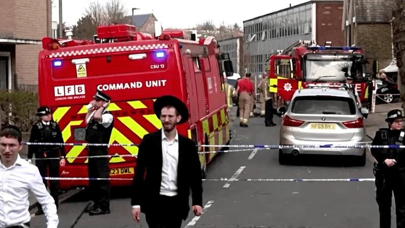 Polícia isola área após ataque à Sinagoga Reformista de Finchley, em Londres | Foto: Reuters - 16.04.2026