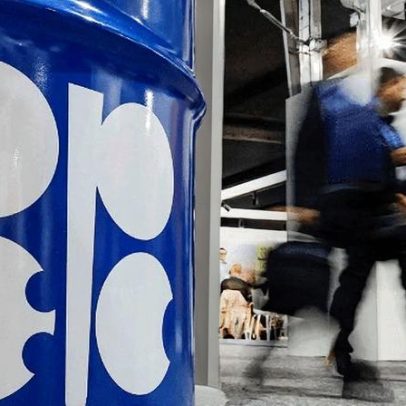 Saída dos Emirados da Opep pode beneficiar Trump, aponta análise