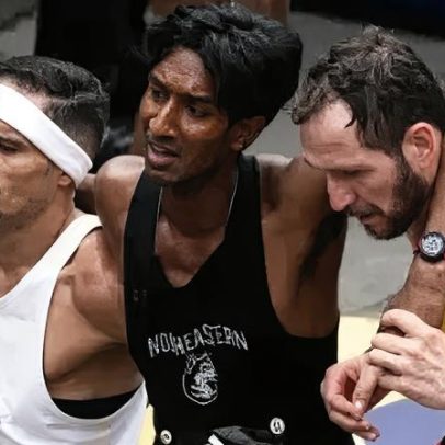 Brasileiro abre mão de recorde e ajuda rival na Maratona de Boston