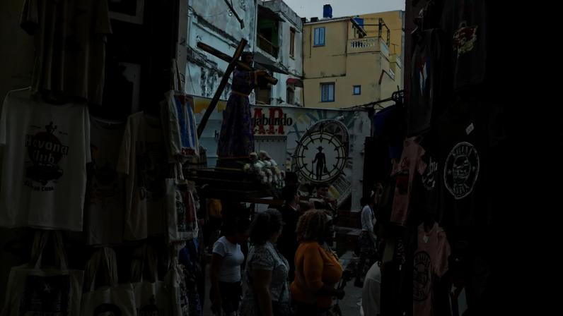 Comércio de rua em Havana, Cuba, durante a Semana Santa Havana, Cuba - 03/04/2026 (Foto: REUTERS/Norlys Perez)