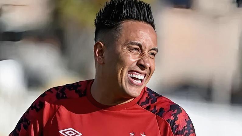 Meia Christian Cueva teve passagens por São Paulo e Santos
