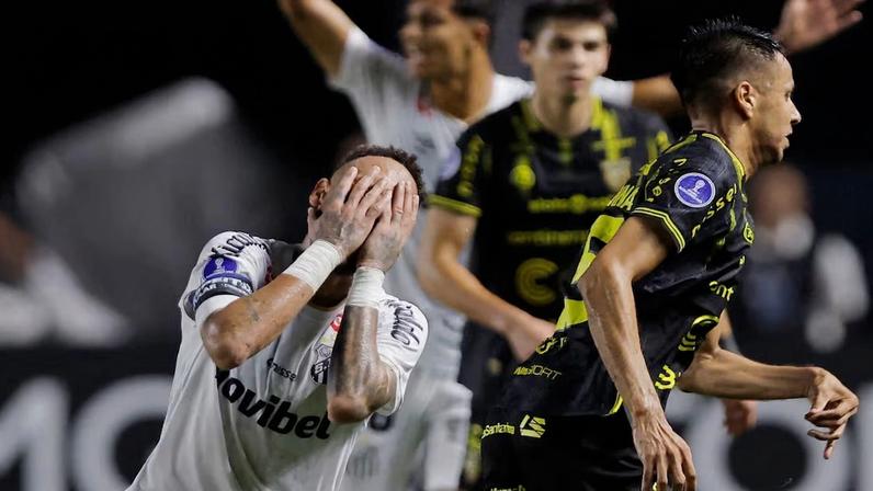 Neymar marca, mas Santos fica no empate com o Recoleta na Vila Belmiro.