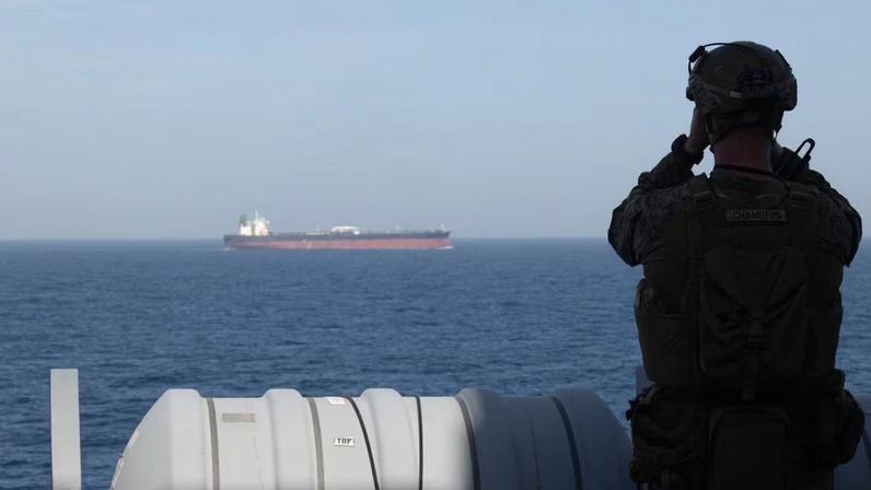 Agência de notícias estatal IRNA, do Irã, afirma que “não há perspectivas claras de negociações frutíferas” sobre conflito no Oriente Médio. Estreito de Ormuz continua fechado. Foto: CENTCOM/US Army