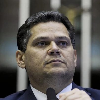 Alcolumbre faz gestos para governo e oposição, aponta análise
