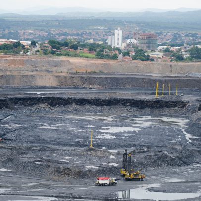 Acordo de minerais raros entre Goiás e EUA expõe fragilidade da diplomacia brasileira