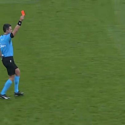 Corinthians tem jogador expulso por gesto obsceno pela segunda vez no Brasileirão