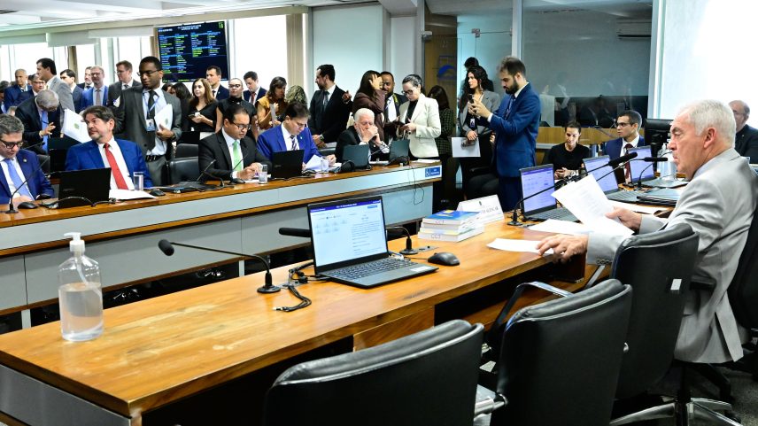 Relatório favorável a Messias no STF foi lido na CCJ