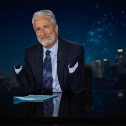 Jon Stewart comenta jantar dos correspondentes da Casa Branca: tiroteio interrompeu