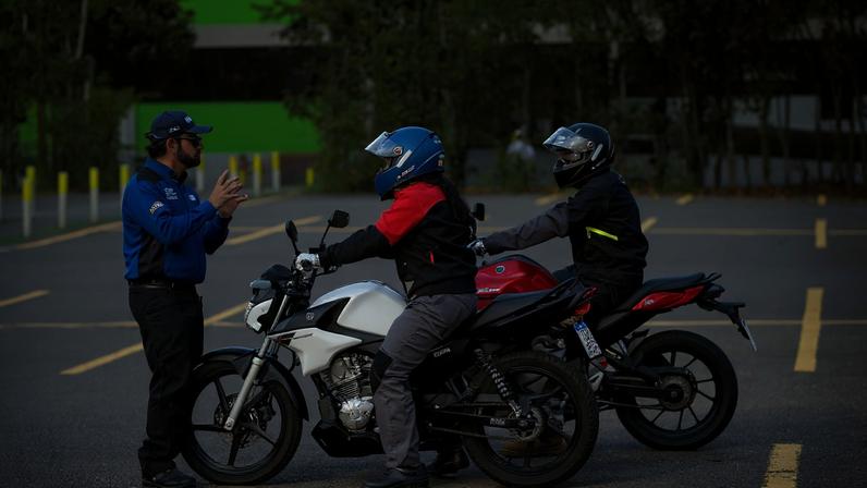Feriado à vista: veja como fazer uma viagem de moto com mais segurança