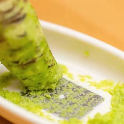 Wasabi vs raiz-forte: entenda as diferenças entre os dois condimentos