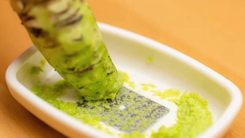 Wasabi vs raiz-forte: entenda as diferenças entre os dois condimentos