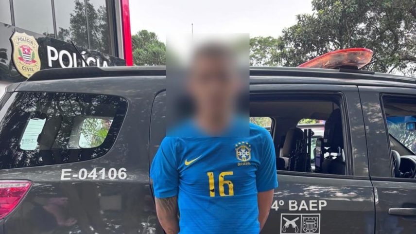 Ele é condenado por homicídio qualificado, com pena superior a nove anos de prisão