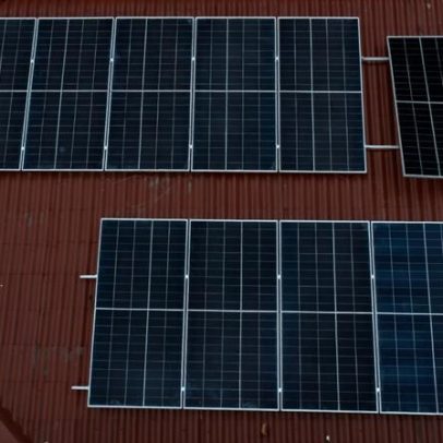Subsídios a combustíveis fósseis atrasam a transição energética na Indonésia rural
