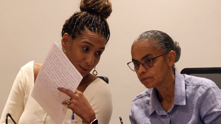 Lula exonera 16 ministros à véspera do prazo de saída para as eleições