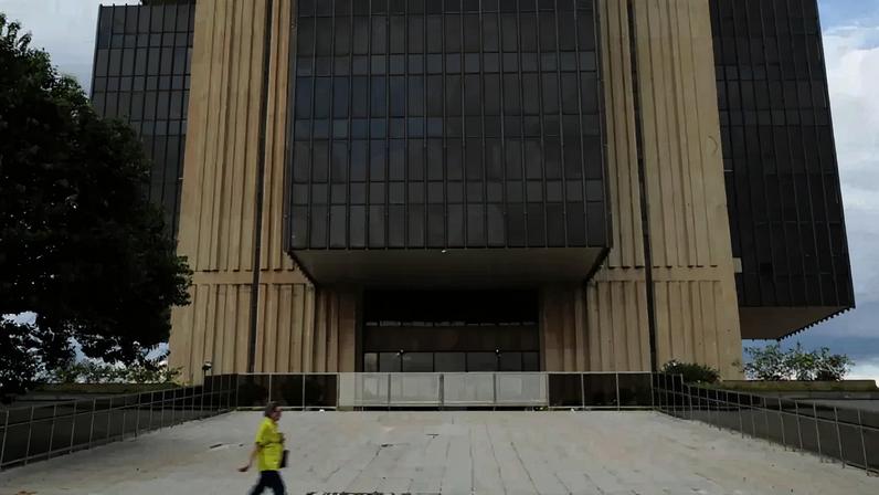 Banco Central promete retirar entidades irregulares do sistema financeiro