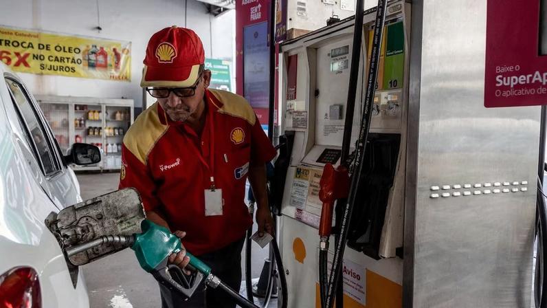 Ministro de Minas e Energia, Alexandre Silveira, prevê elevar a mistura obrigatória de etanol na gasolina para 32% no primeiro semestre de 2026 (Foto: Maria Magdalena Arrellaga/Bloomberg)