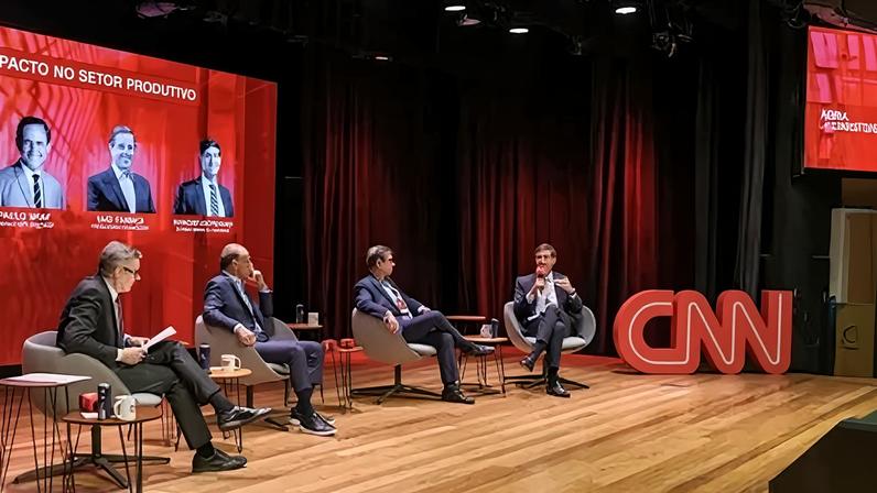 Vander Giordano, conselheiro da Abrasce, durante painel no CNN Talks
