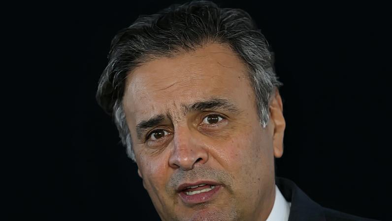 Aécio Neves pode abrir mão de disputa eleitoral para organizar partido nos bastidores