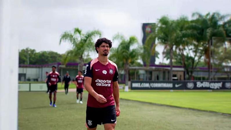 Corinthians retorna aos treinos visando duelo contra o Peñarol