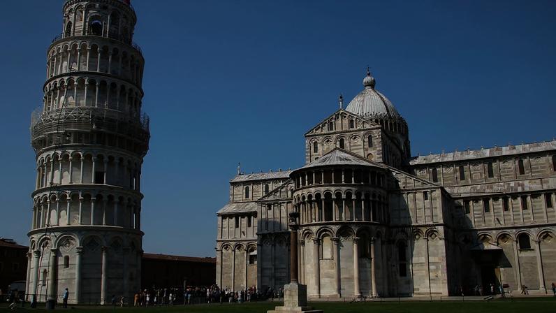Torre de Pisa permanece inclinada, mas considerada estável