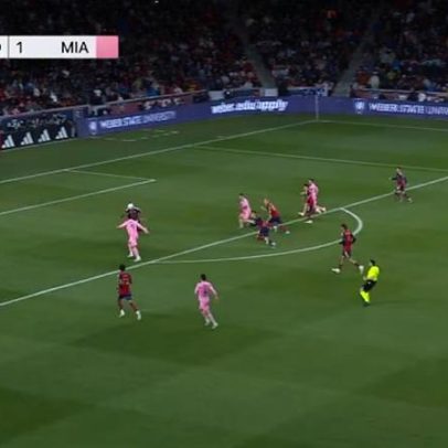 Luis Suárez surpreende goleiro do Real Salt Lake com chute