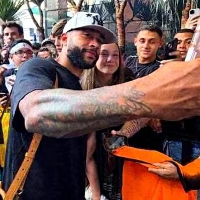 Memphis Depay se reapresenta ao Corinthians após tratamento na Europa