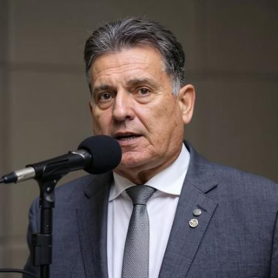 Dino impõe distância de 50 m entre deputado e coronel após denúncias