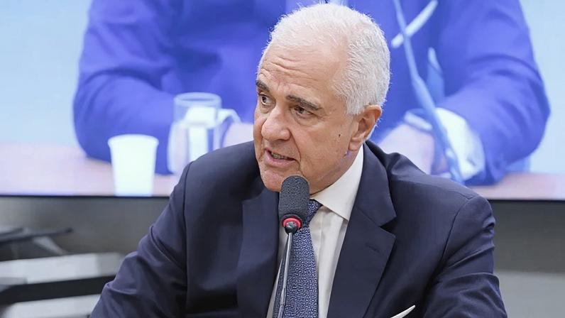 "Que se faça uma intervenção para o preço do gás natural no Brasil ter um desconto nesse custo extraordinário", disse Lopes