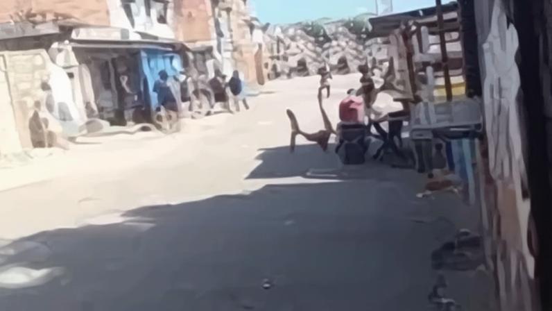 Homens em moto teriam passado atirando e balearam cinco pessoas durante festa de São Jorge em Irajá, na zona Norte do Rio