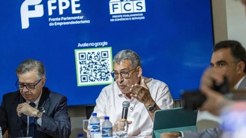 Fim da 6 x 1 coloca em risco obras públicas, afirma líder de prefeitos