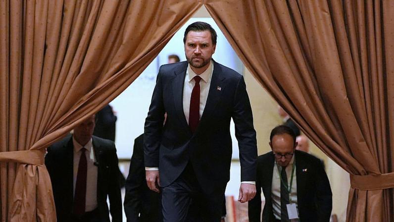 JD Vance foi ao Paquistão para negociações com representantes do Irã (Foto: Bloomberg por Pool/Getty Images AsiaPac)