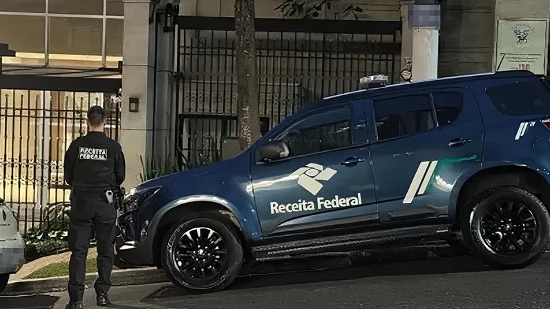 Ao todo, participam da ação 84 policiais civis dos três estados, além de 39 integrantes da Receita Federal
