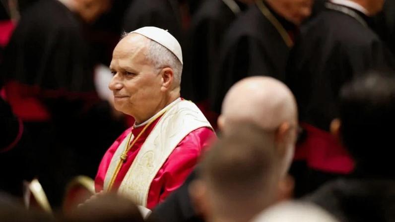 Os católicos nas redes sociais criticaram Trump por atacar o líder da Igreja Católica de 1,4 bilhão de seguidores, que eles acreditam ser o sucessor de São Pedro, um dos 12 apóstolos de Jesus.