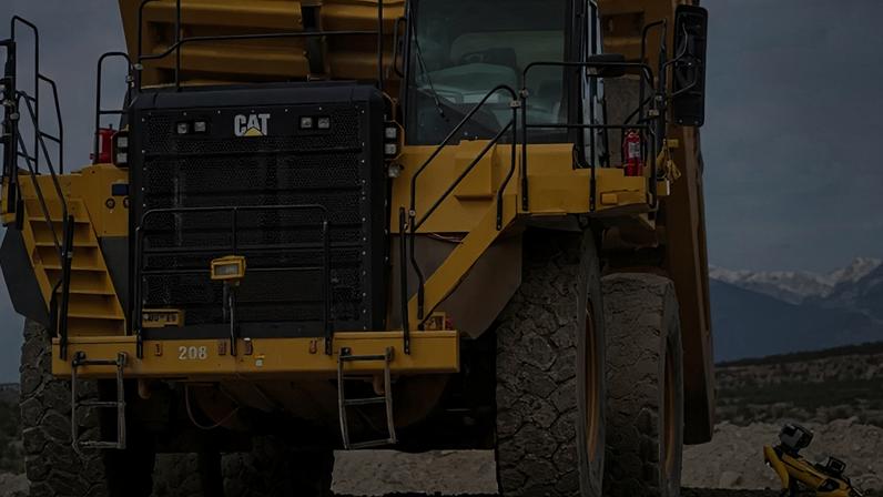 Caminhão de transporte robótico e o Spot, o “cão” robô da Boston Dynamics, na mina CopperOne da Mariana Minerals, em Utah. A extração e refinaria do cobre atende à crescente demanda por esse metal caro