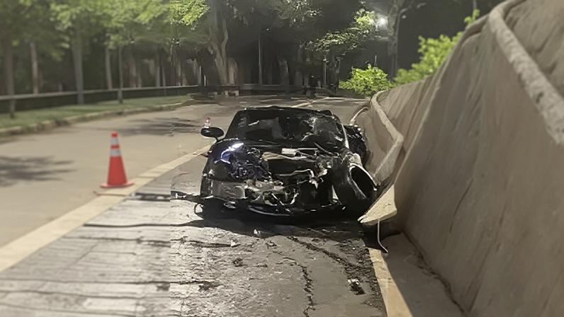 Porsche ficou totalmente destruída após o acidente