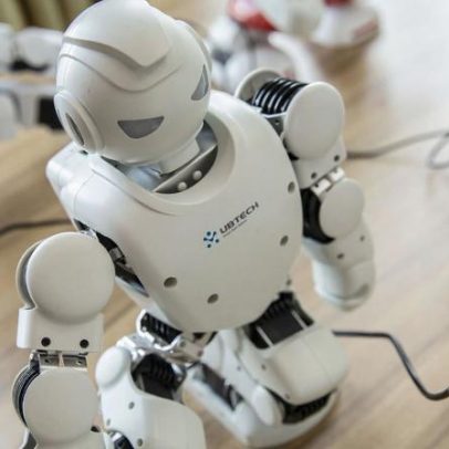 Empresa chinesa oferece US$ 18 milhões para cientista de IA treinar robô