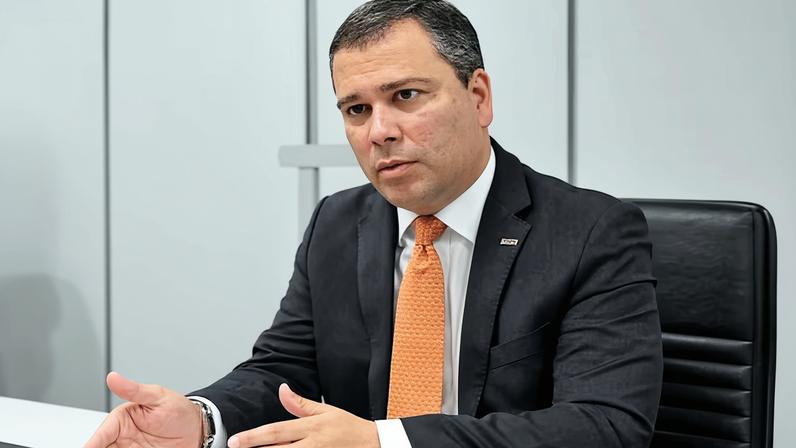 Ex-presidente do BRB troca defesa e busca acordo de delação