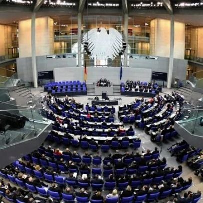 Durante experimento humano, surge a presença do Bundestag