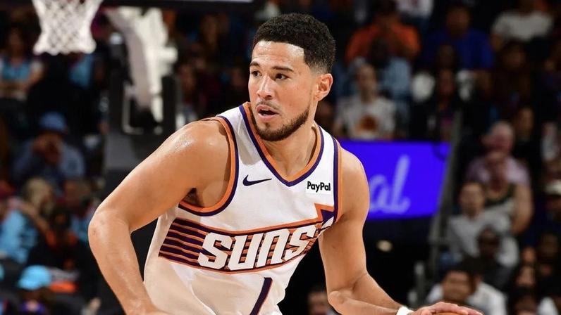 Devin Booker alcança marca de Michael Jordan e Kobe Bryant