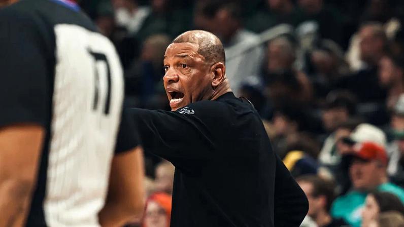 GM do Bucks explica por que não demitiu Doc Rivers