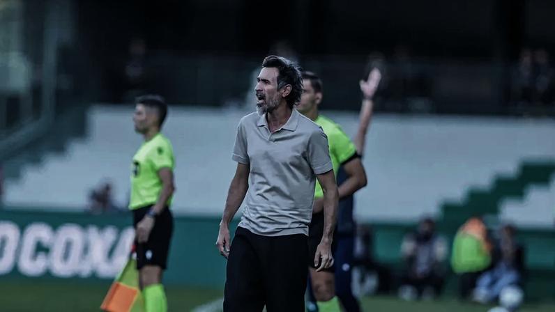 Domínguez em Coritiba x Atlético (Foto: Pedro Souza / Atlético)