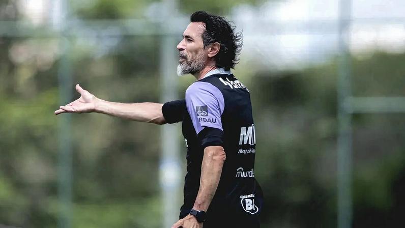 Domínguez durante treinamento data-fifa (Foto: Pedro Souza / Atlético)