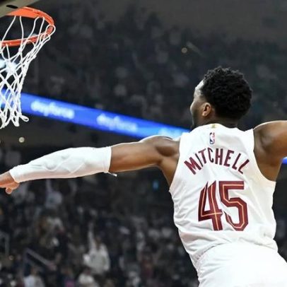 Mitchell comanda Cavaliers e vencem Hawks