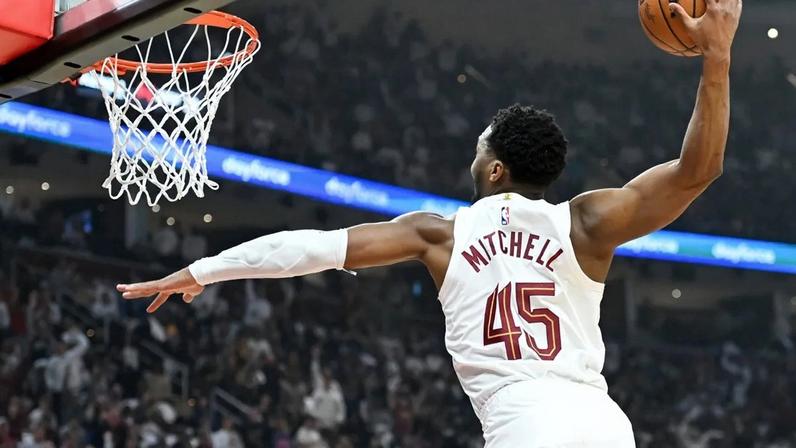 Donovan Mitchell Cavaliers Hawks