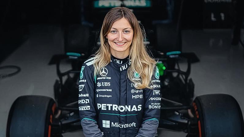 Campeã da F1 Academy testa Mercedes e faz história na F1