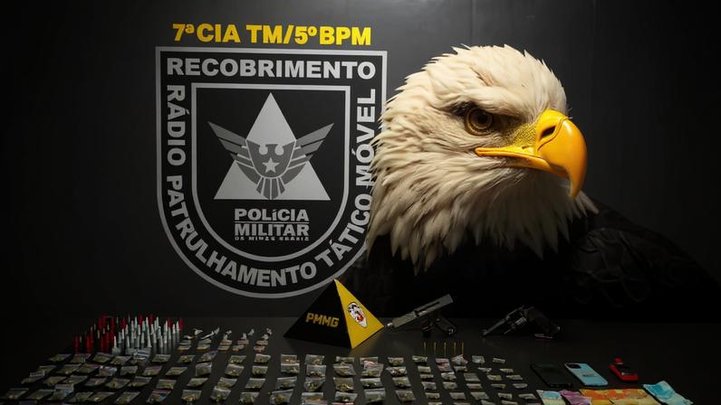 Durante a abordagem, os militares apreenderam duas armas de fogo, entre elas uma submetralhadora artesanal