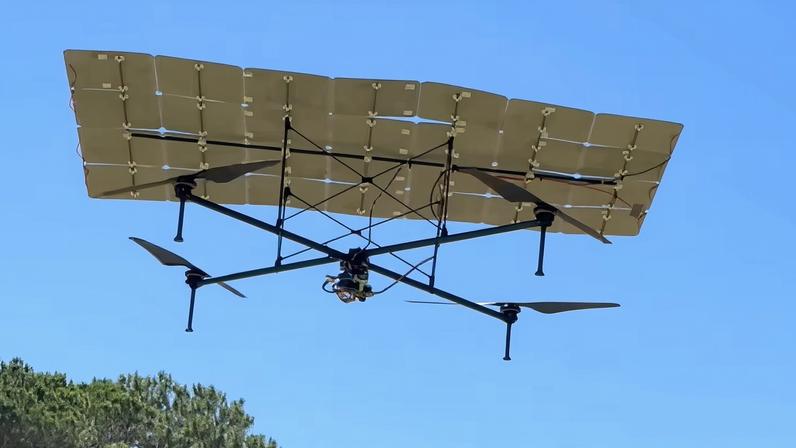 Drone solar ultrapassa 5 horas de voo e reduz uso de baterias (Imagem: Luke Maximo Bell/ Youtube)