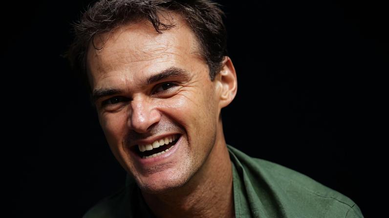 ‘Mão Santa’ marcou a trajetória do esporte brasileiro para além das quadras